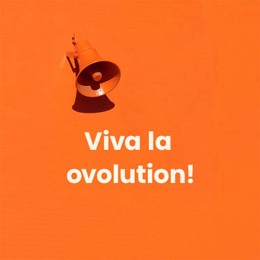 Lautsprecher an Wand mit Viva la ovolution als Text